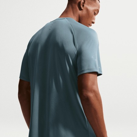 NIKE  Stride Dri-FIT ADV Tee