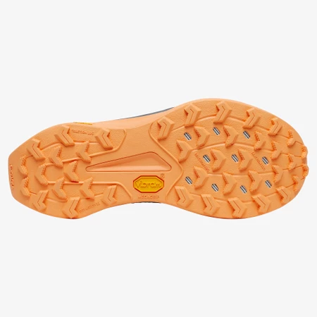 Saucony Peregrine 16 in Black/Rust
