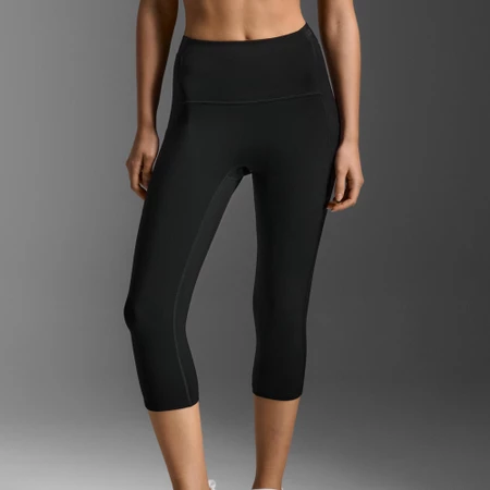 2XU Form Stash Hi-Rise Compression 3/4 Capris in Black