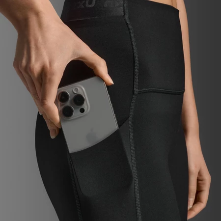 2XU Form Stash Hi-Rise Compression 3/4 Capris in Black