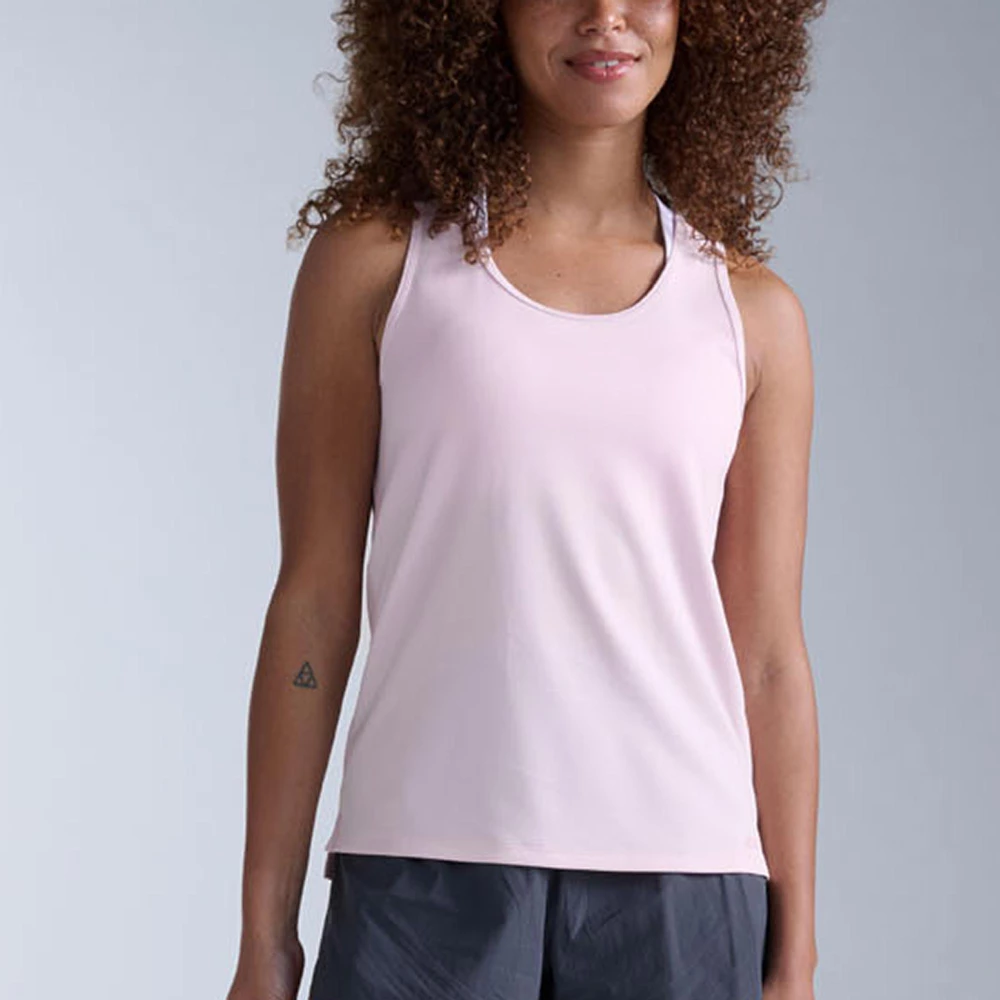2XU Aero Singlet in Rose