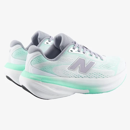 New Balance 860v15 2E Extra Wide in Bright Mint