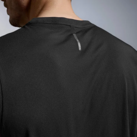 2XU Aero Trail Tank in Black