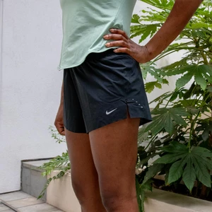 Women's Nike Swift Breathe Mid-Rise 2.5in Shorts