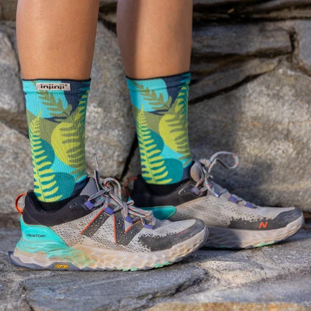Injinji Trail Midweight Crew Toe Socks in Green/Black