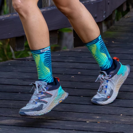 Injinji Trail Midweight Crew Toe Socks in Green/Black