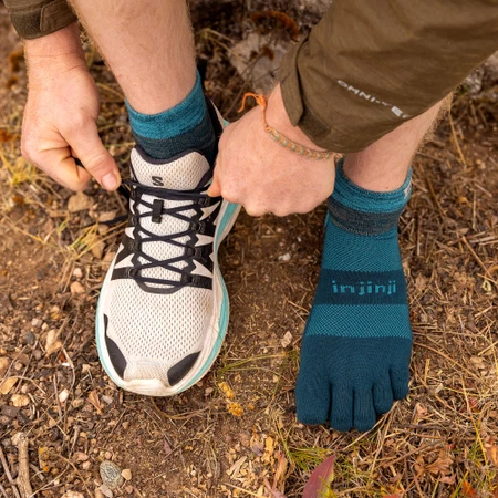 Injinji Trail Midweight Mini Crew Toe Socks in Midnight Blue
