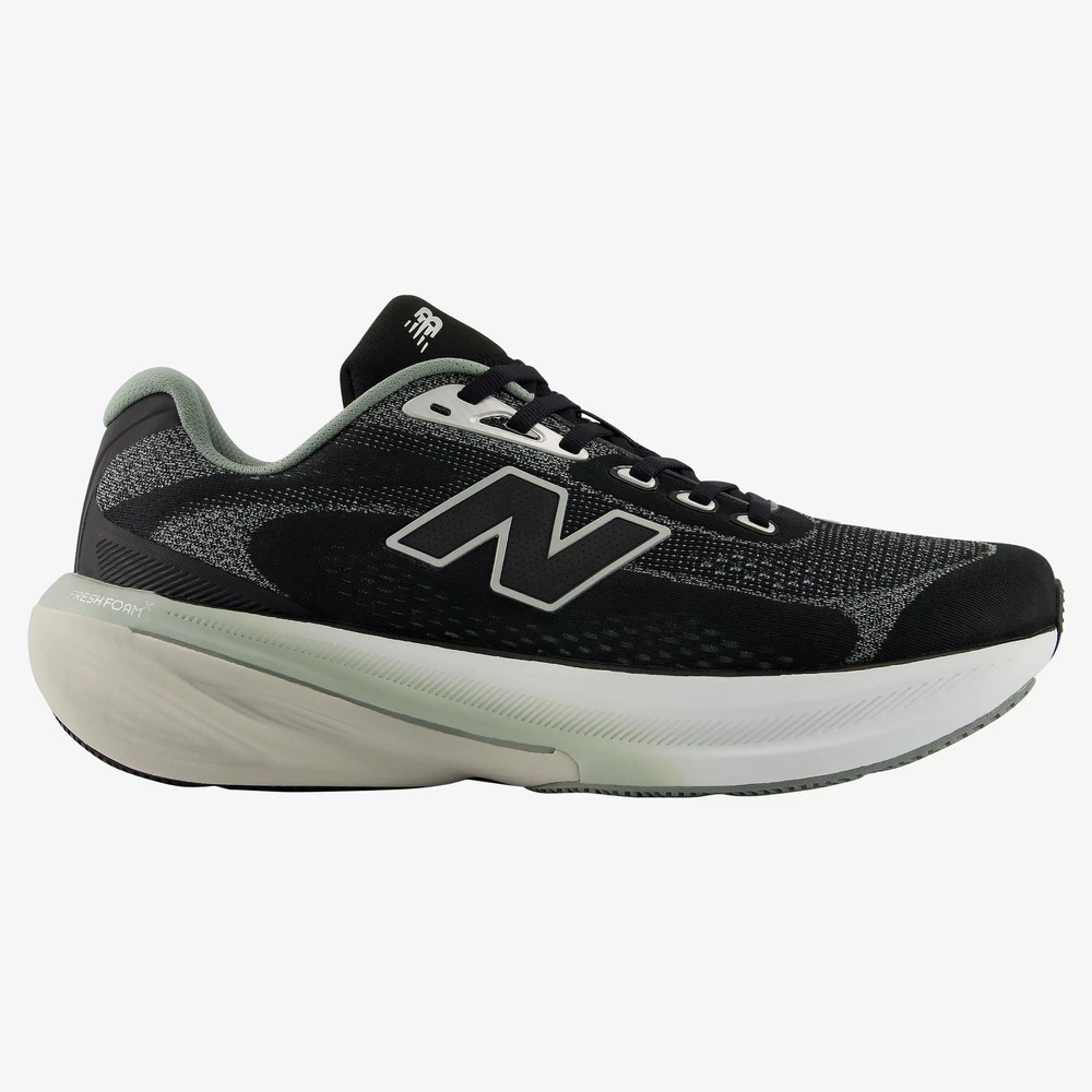 New Balance 860v15 in Black/Grey