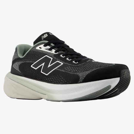 New Balance 860v15 in Black/Grey