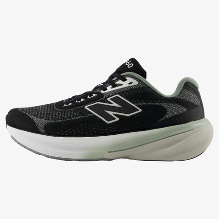 New Balance 860v15 in Black/Grey