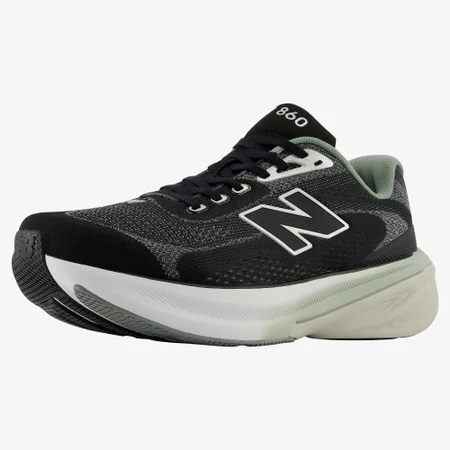 New Balance 860v15 in Black/Grey