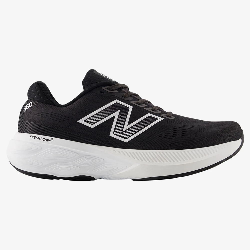 New Balance 880v15 4E Extra Wide in Black/White