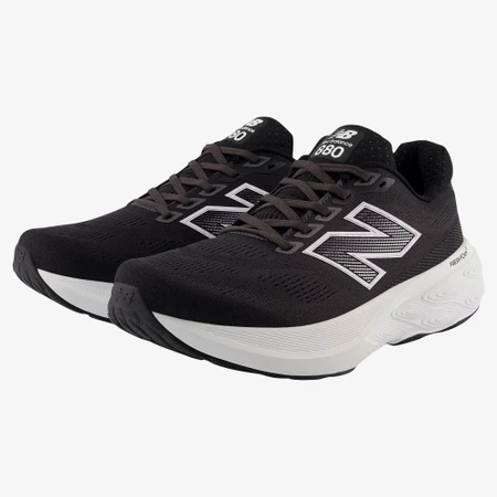 New Balance 880v15 4E Extra Wide in Black/White