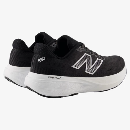 New Balance 880v15 4E Extra Wide in Black/White