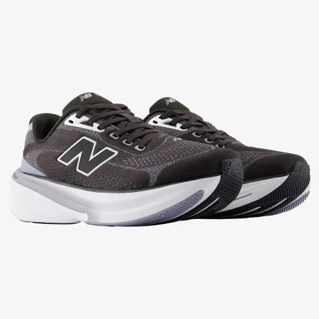 New Balance 860v15 in Black/Grey