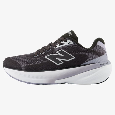 New Balance 860v15 in Black/Grey