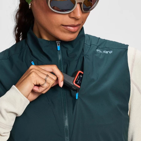 Janji Shift Auras Vest in Atlantis