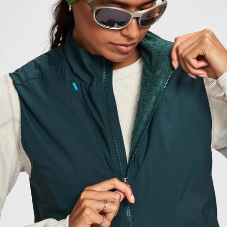 Janji Shift Auras Vest in Atlantis