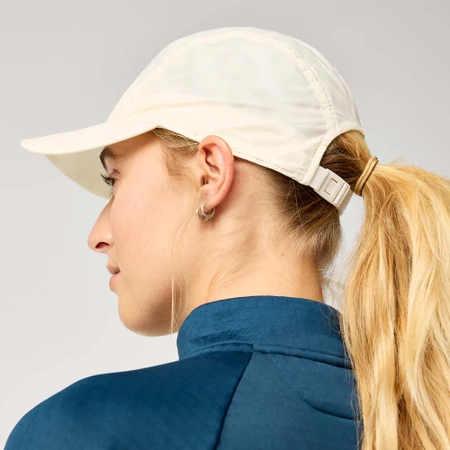 Brooks Journey Refletive Hat in White Reflective