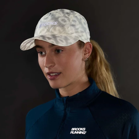 Brooks Journey Refletive Hat in White Reflective
