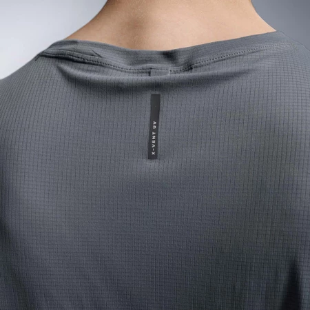 2XU Aero Trail Tank in Graphite