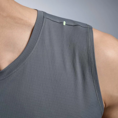 2XU Aero Trail Tank in Graphite