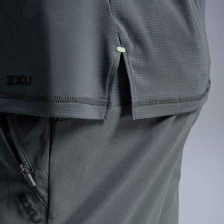 2XU Aero Trail Tank in Graphite
